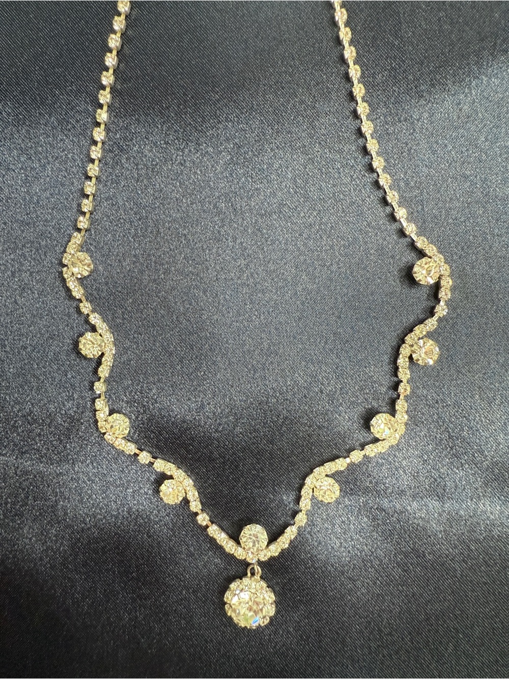 Diamond simulation Pendant Necklace - very sparkly